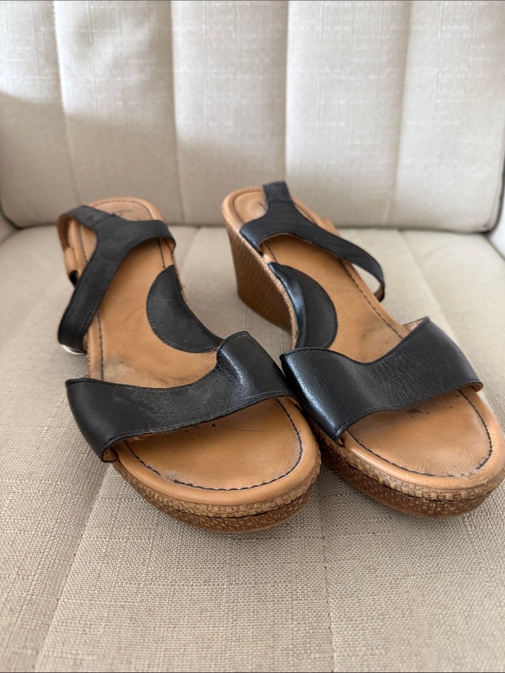 boc Black Leather Wedge Sandals with Tan Footbed